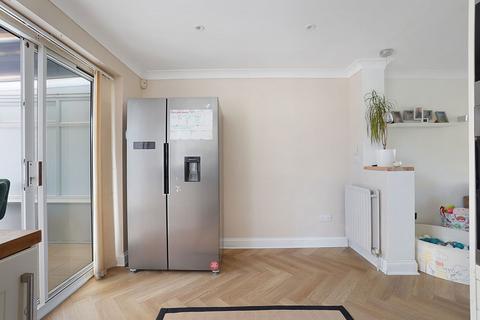 25 Howlsmere Close, Halling, Rochester, ME2 1NF