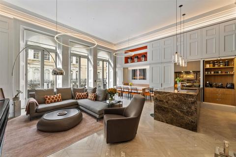 4 bedroom apartment to rent, De Vere Gardens W8