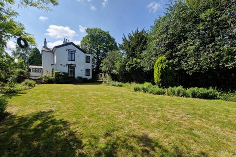 4 bedroom detached house to rent, Waverley Street, Nottingham, Nottinghamshire, NG7 4DY