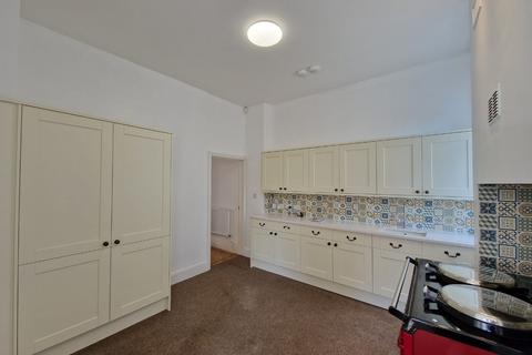 4 bedroom detached house to rent, Waverley Street, Nottingham, Nottinghamshire, NG7 4DY