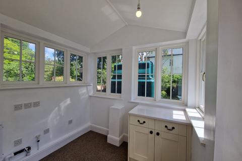 4 bedroom detached house to rent, Waverley Street, Nottingham, Nottinghamshire, NG7 4DY