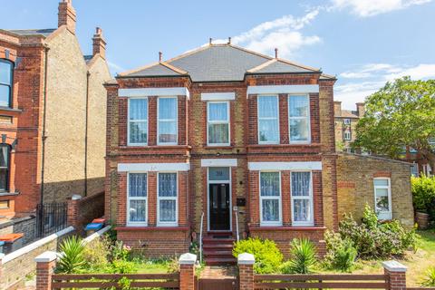 4 bedroom detached house for sale, Prices Avenue, Margate, CT9