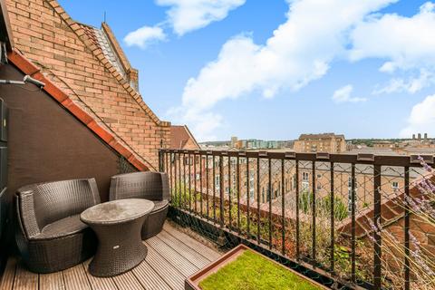 2 bedroom flat for sale, Rembrandt Close, London