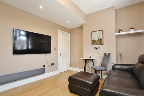 1 bedroom flat for sale, Robin Hood Road, Woking GU21