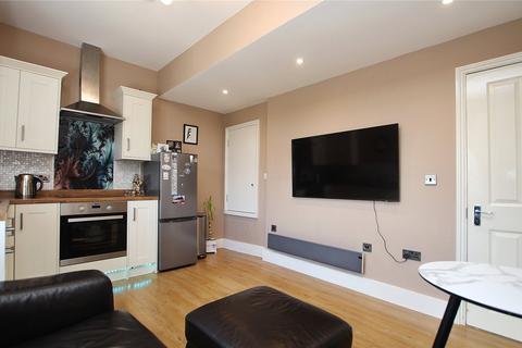 1 bedroom flat for sale, Robin Hood Road, Woking GU21