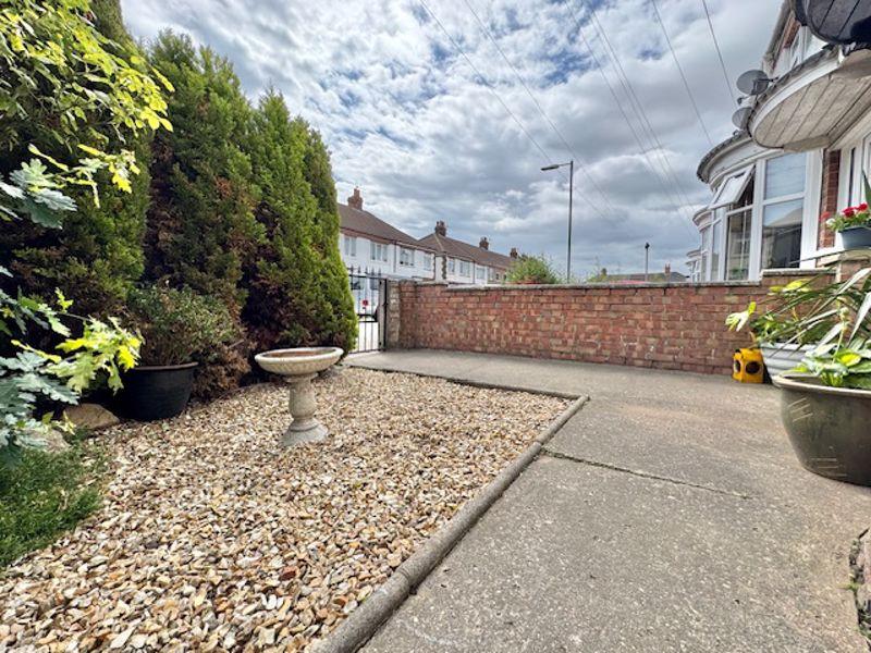 Front garden view 2