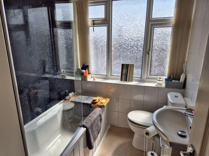 Flat 3 Bathroom