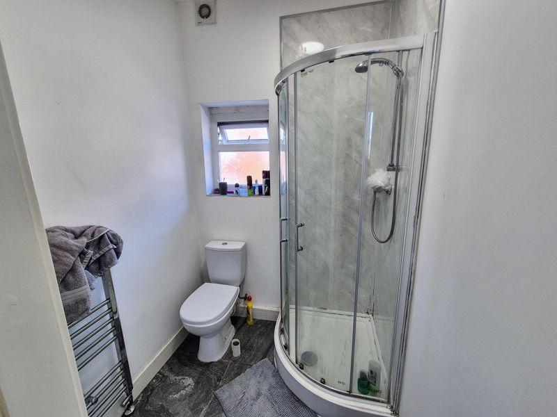 Flat 4 Bathroom