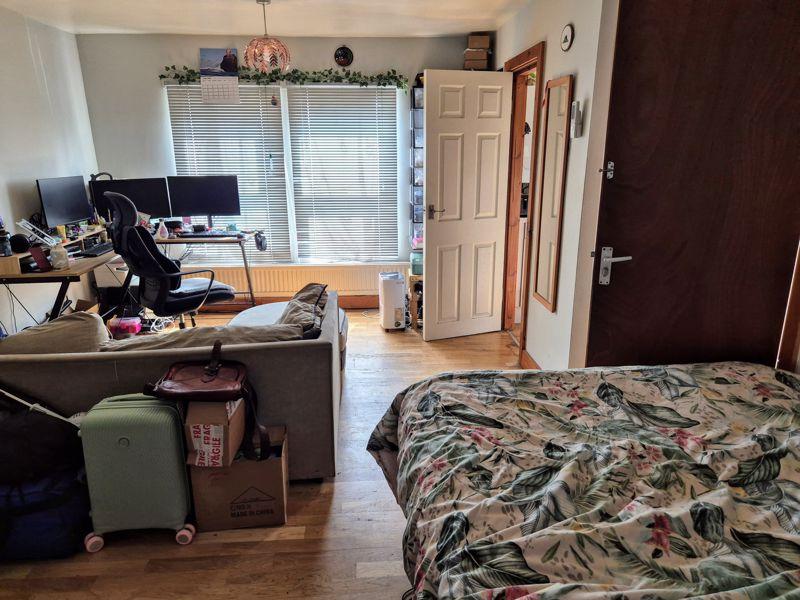 Flat 5 Bedroom