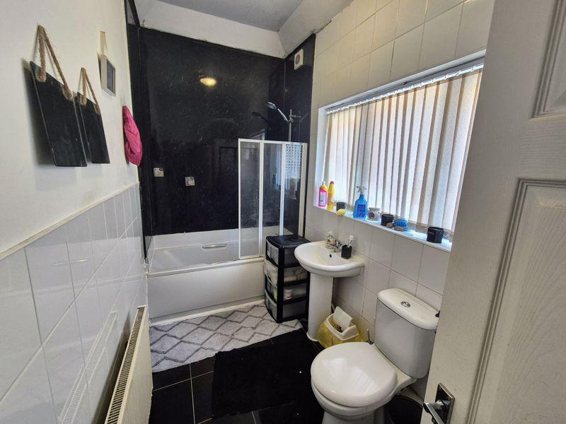 Flat 2 Bathroom