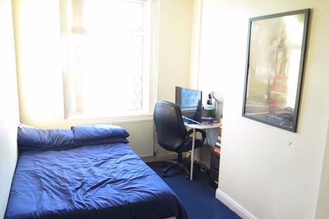 4 Talbot Mount, Leeds, LS4 2PF
