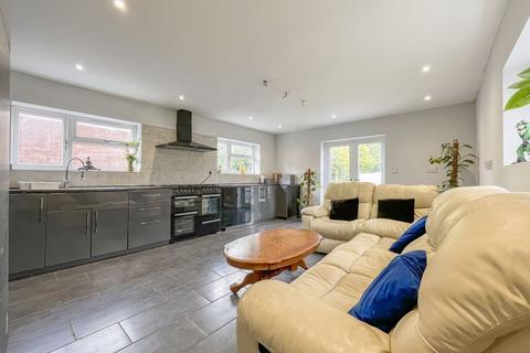 31 Church Road, Oxley, Wolverhampton, WV10 6AB