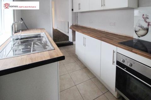 4 bedroom terraced house to rent, King William Street, Stoke-On-Trent