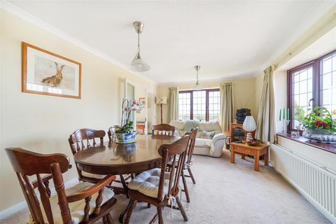 undefined, Tintinhull