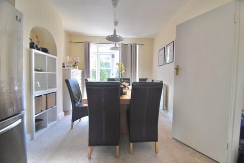 3 bedroom semi-detached house for sale, Chessington Road, Epsom