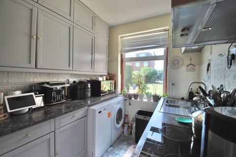 3 bedroom semi-detached house for sale, Chessington Road, Epsom