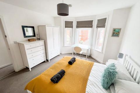 undefined, Beautifully Maintained House Share - Available Now|Wallisdown|£750 pcm (All Bills Included)