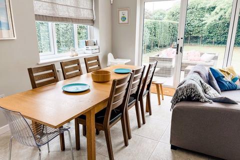 undefined, Beautifully Maintained House Share - Available Now|Wallisdown|£750 pcm (All Bills Included)