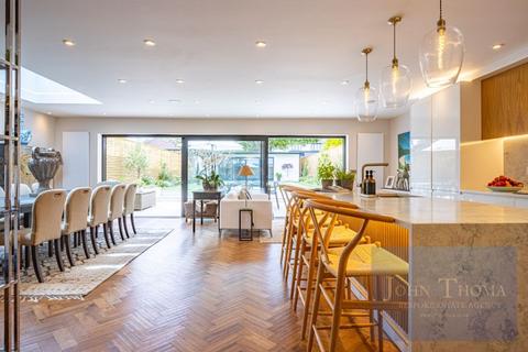 72 Grange Crescent, Chigwell, IG7 5JF