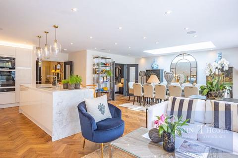 72 Grange Crescent, Chigwell, IG7 5JF