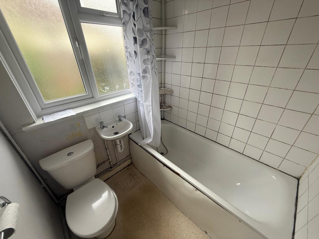 Bathroom with W.C.