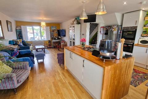 4 bedroom terraced house for sale, Broomlands Close, St Helens, Isle of Wight, PO33 1XH