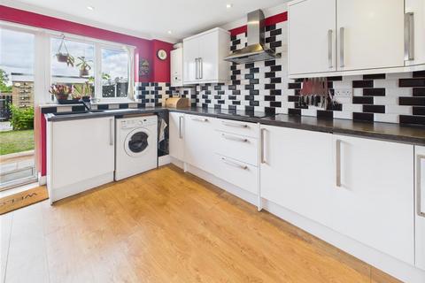 3 bedroom terraced house for sale, Robin Way, Chelmsford