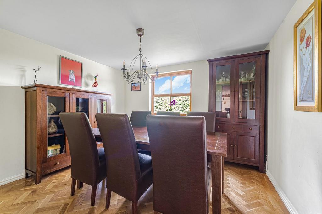 DINING ROOM.jpg
