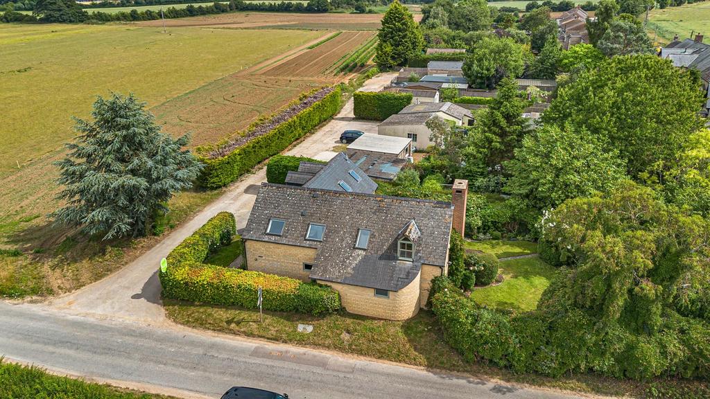 SIDE ELEVATION VIEW AND COUNTRYSIDE BEYOND.jpg