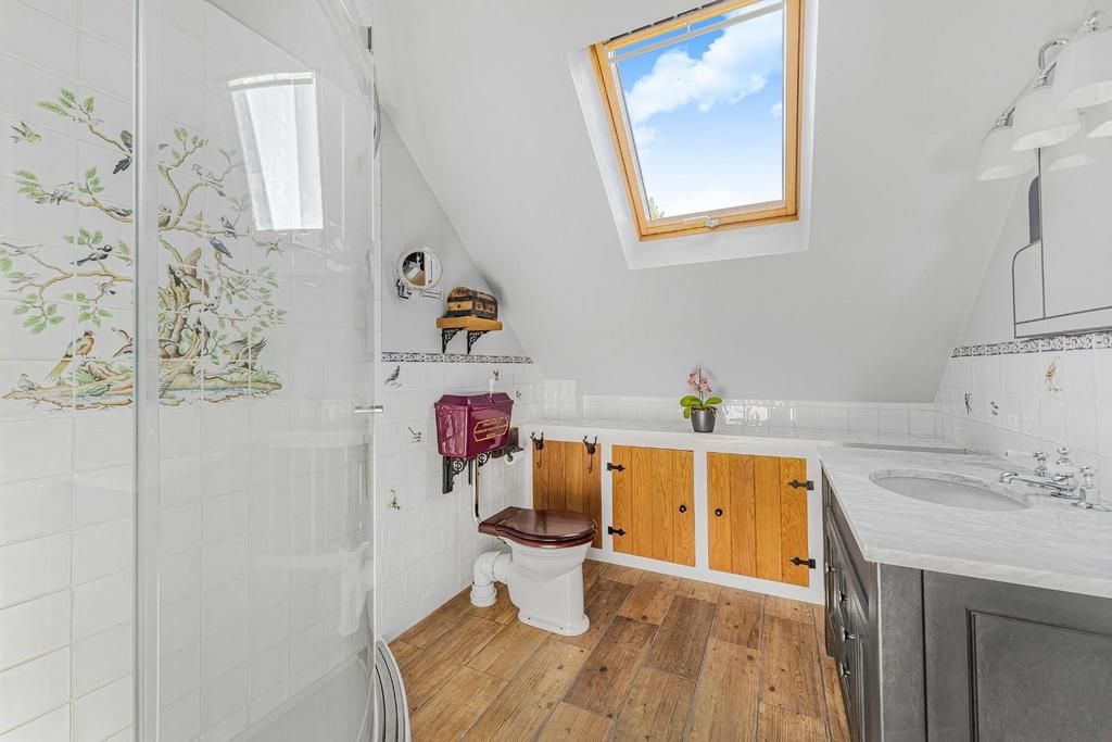 SHOWER ROOM.jpg