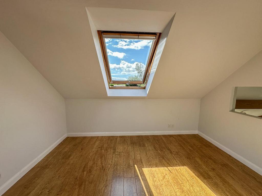 BEDROOM 4.jpg