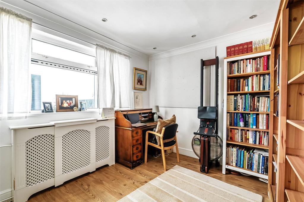 Bedroom / Office