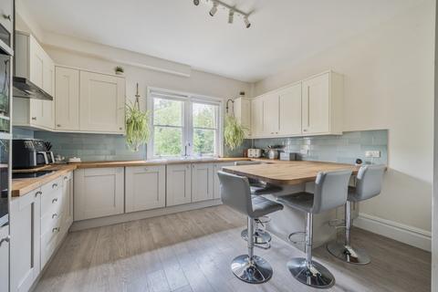 2, Lyle House Maidenhatch, Pangbourne, Reading, RG8 8HL