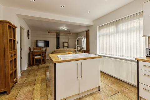 4 bedroom detached house for sale, Norristhorpe Lane, Liversedge WF15