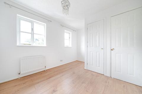 18 Kennedy Close, Mitcham, CR4 2AR