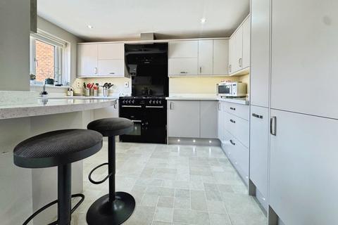 5 Roddis Close, Dinnington, Sheffield, S25 2XH
