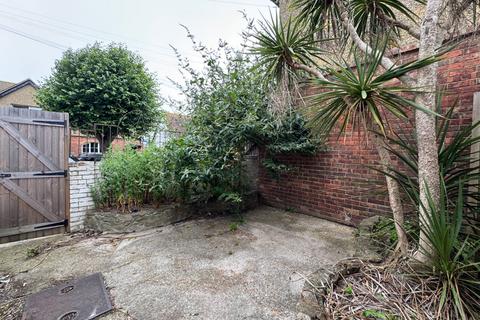 2 bedroom end of terrace house for sale, Station Road, Kent CT19
