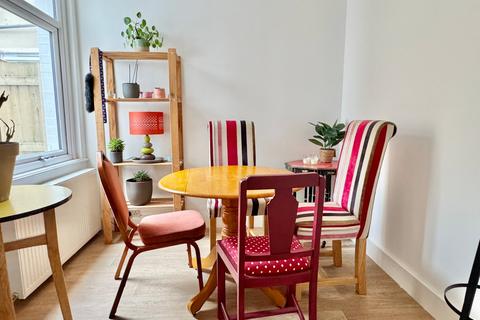 2 bedroom end of terrace house for sale, Station Road, Kent CT19