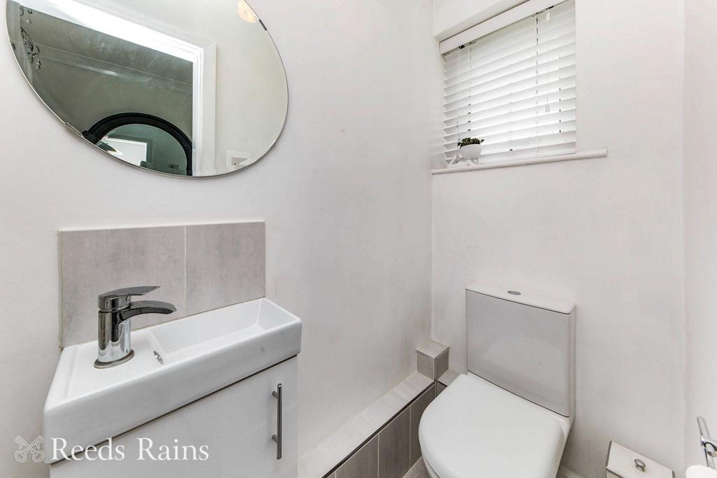 Cloakroom/ WC