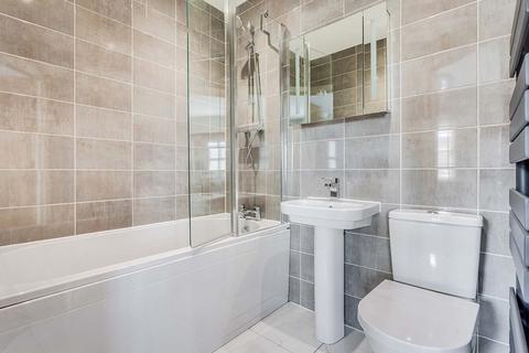 2 bedroom semi-detached house to rent, Cawood Close, West Yorkshire WF1