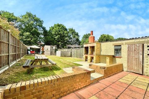 39 Leechcroft Avenue, Swanley, BR8 8AP