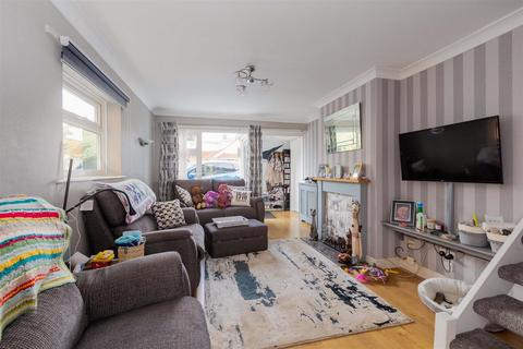 4 bedroom semi-detached house for sale, Station Road, Cippenham,