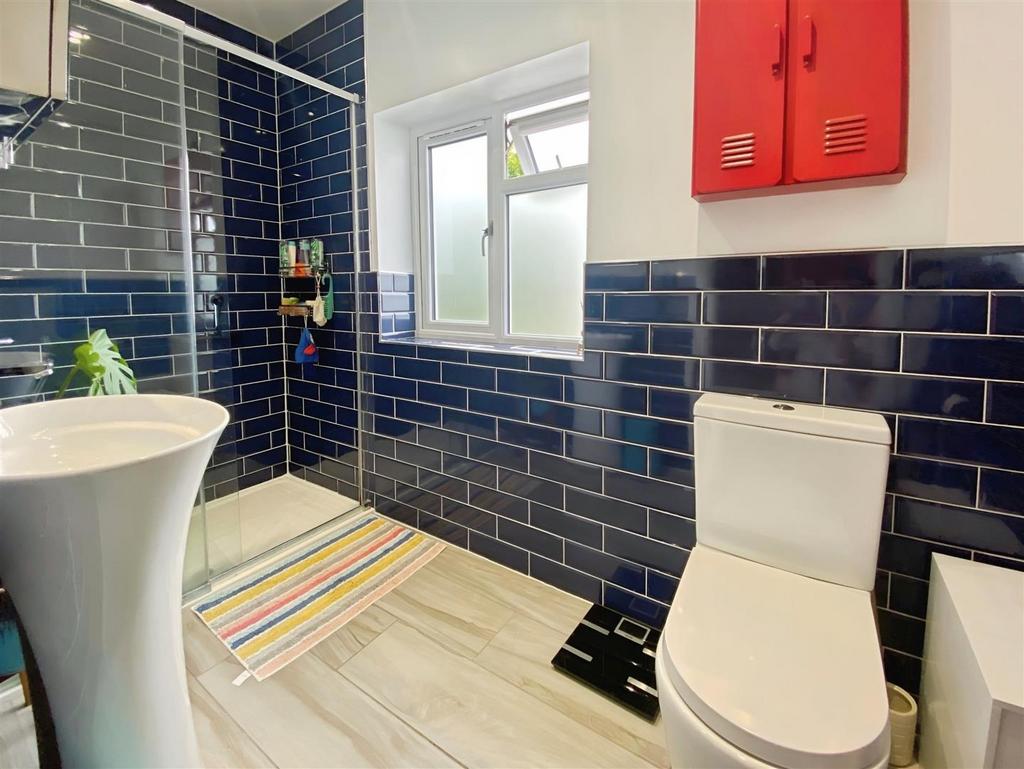 7103683e-En-Suite.jpg