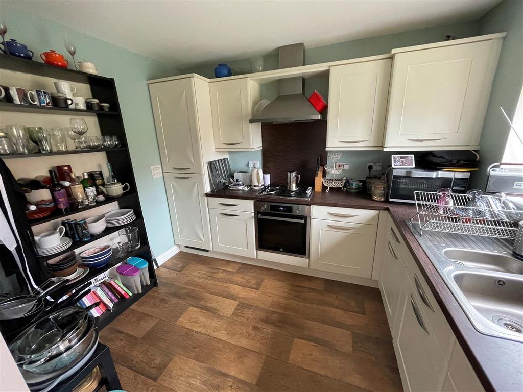 Kitchen 2.jpg
