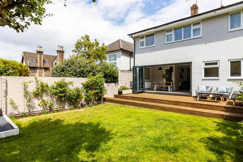 27 Howard Road, Reigate, RH2 7JE