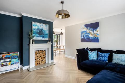 27 Howard Road, Reigate, RH2 7JE