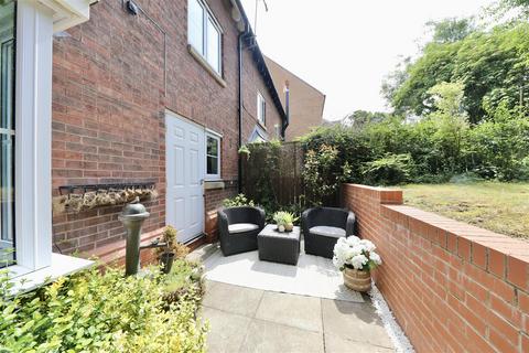 4 bedroom end of terrace house for sale, Laurel Court, Beverley