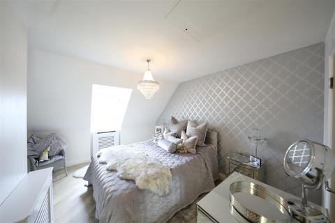 4 bedroom end of terrace house for sale, Laurel Court, Beverley