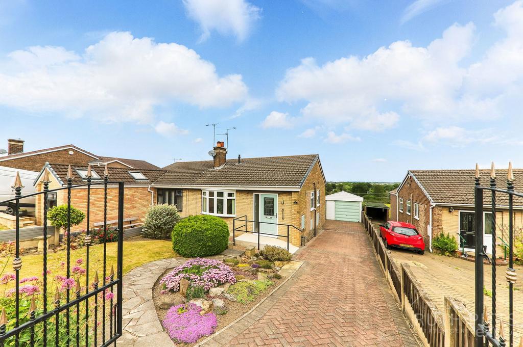 Springvale Rise Springvale Rise, Pontefract WF9 2 bed semi-detached bungalow for sale ...