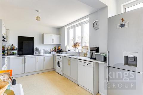 3 bedroom end of terrace house for sale, Lynmouth Avenue, Enfield